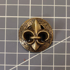 Vert forêt, concho fleur de lys : Porte-clés en cuir vert forêt, concho fleur de lys