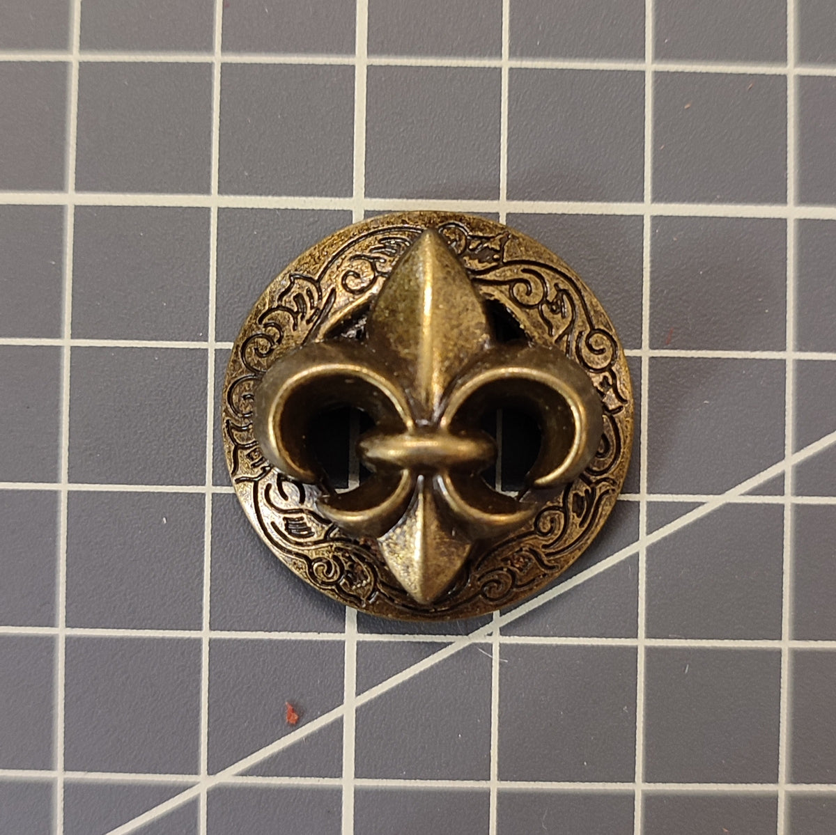 Vert forêt, concho fleur de lys : Porte-clés en cuir vert forêt, concho fleur de lys