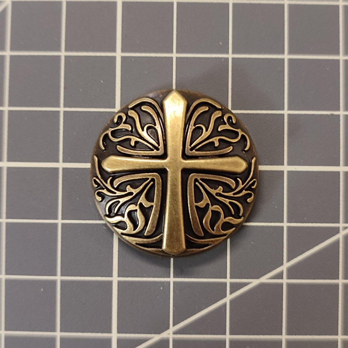 Vert forêt, concho croix : Porte-clés en cuir vert forêt, concho croix bronze