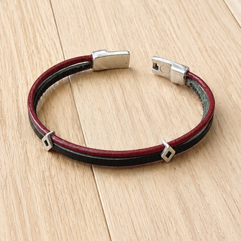 Bracelet Artisanal Double Lanière Cuir Pleine Fleur Bordeau & Noir · Coulissants Losange · Fermoir Acier Cuir & Matière