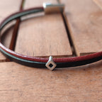 Bracelet Artisanal Double Lanière Cuir Pleine Fleur Bordeau & Noir · Coulissants Losange · Fermoir Acier Cuir & Matière