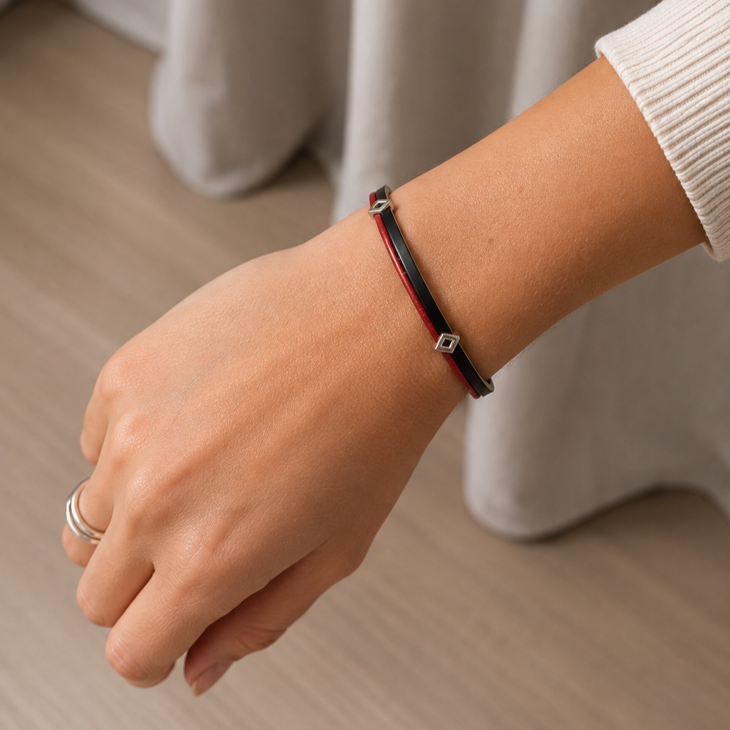 Bracelet Artisanal Double Lanière Cuir Pleine Fleur Bordeau & Noir · Coulissants Losange · Fermoir Acier Cuir & Matière